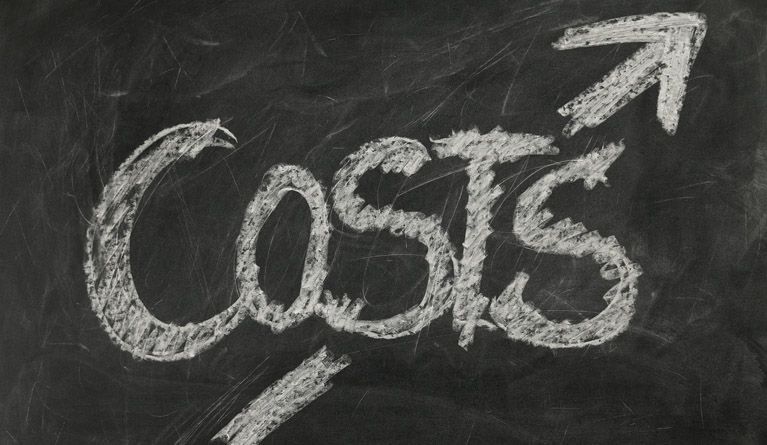 Tablica z napisem „Costs” - obraz stockowy